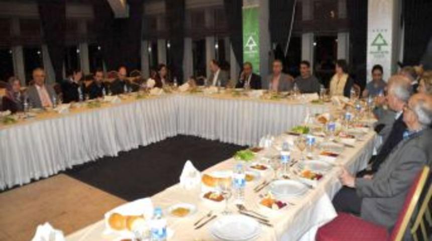 &Ouml;zel Şifa Hastanesi Doktorları Yemekte Buluştu