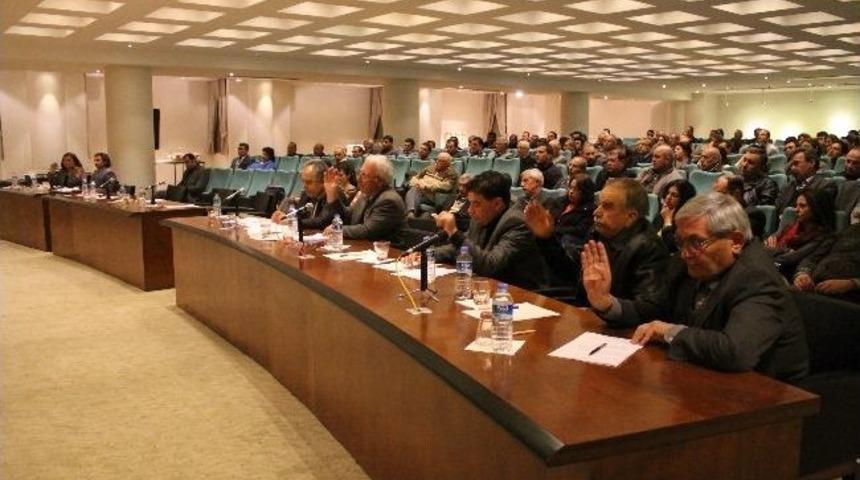 Sel&ccedil;uk Belediye Meclisi Toplantısı Gergin Ge&ccedil;ti