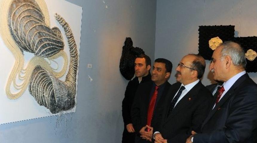 Başkan G&uuml;mr&uuml;k&ccedil;&uuml;oğlu, Tekstil Sergisi'ni Gezdi