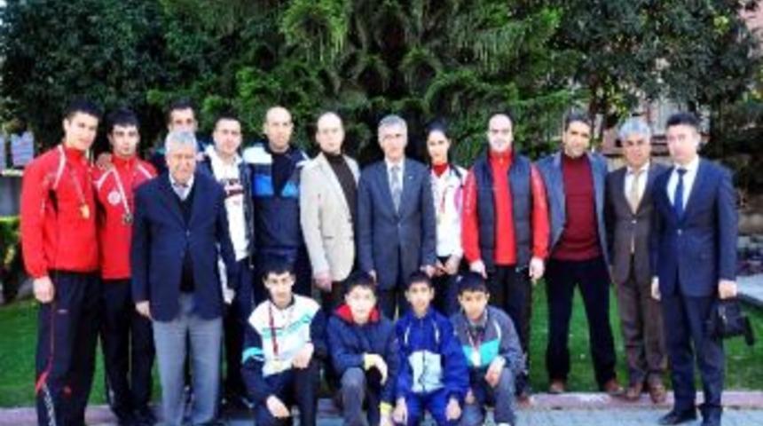 Şampiyon Sporculardan Madalya S&ouml;z&uuml;