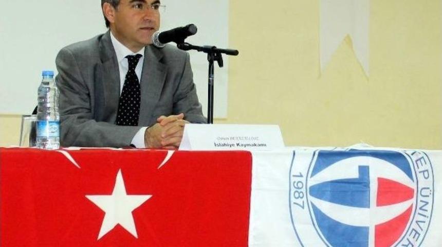 Kaymakam Beyazyıldız Kariyer G&uuml;nlerine Konuşmacı Olarak Katıldı