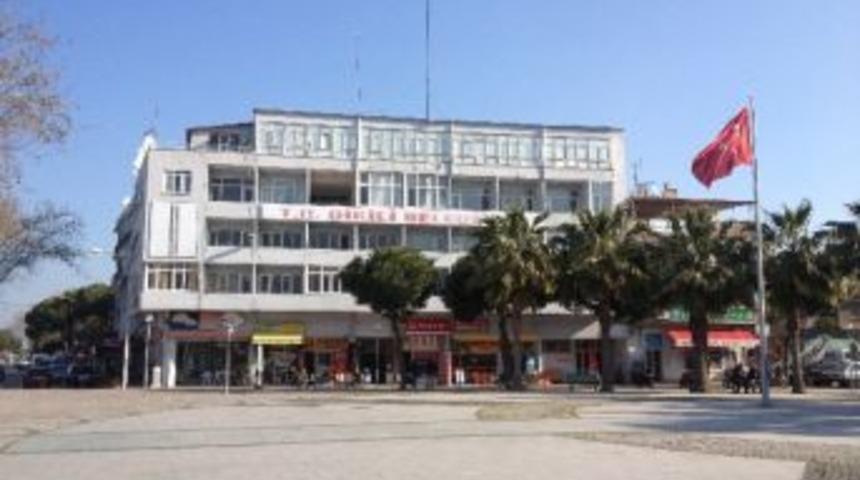 Tedaş, &Ccedil;&uuml;r&uuml;k Raporlu Binada Hizmete Devam Ediyor