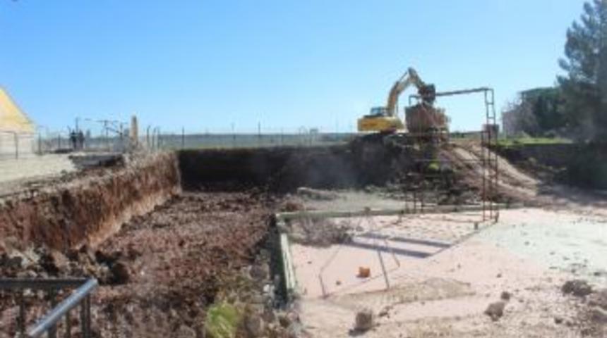 Kilis Kapalı Y&uuml;zme Havuzu İnşaatı Başladı