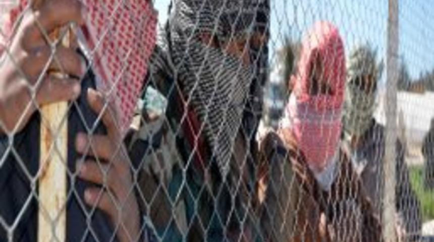 T&uuml;rkiye, Sınır &Ouml;tesine M&uuml;lteci Kampı Kuruyor