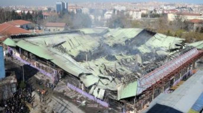 Başkan Tiryaki, Altındağ&rsquo;da Yanan &Ccedil;arşının Esnafları Ile G&ouml;r&uuml;şt&uuml;