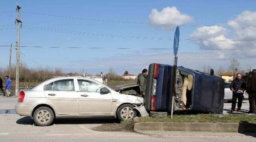 Polis İle Ş&uuml;pheli Arasındaki Kovalamaca Kazayla Sonu&ccedil;landı