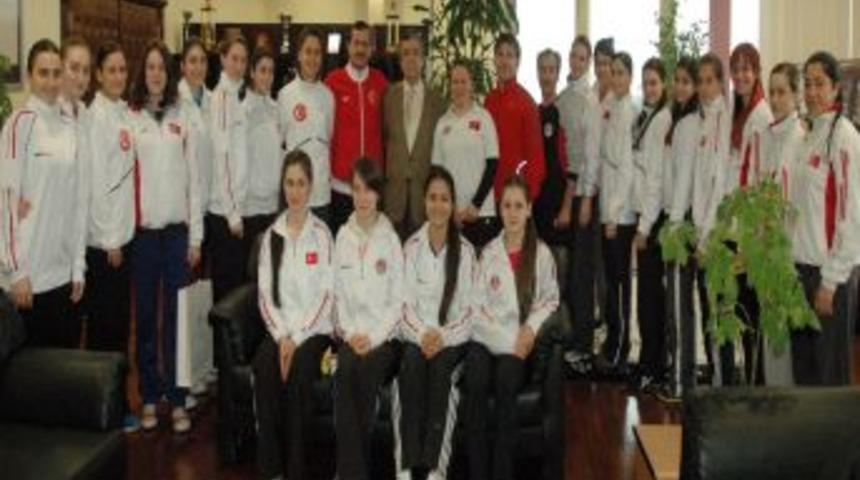 Avrupa B&uuml;y&uuml;kler Bayan Karate Milli Takımı, Avrupa Şampiyonası I&ccedil;in Hazırlar