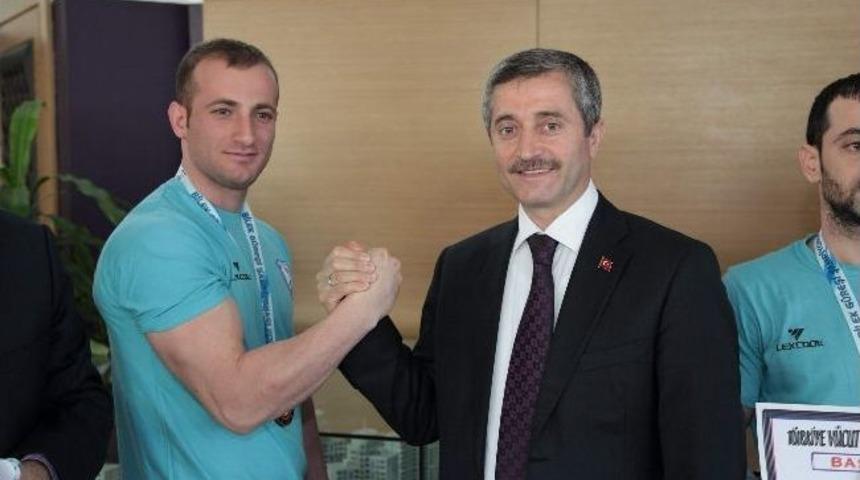 Şahinbey Belediyesi Bilek G&uuml;reş&ccedil;ileri Rekor Kırdı