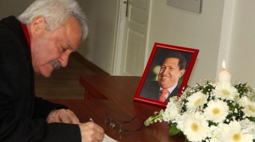 Tanık, Chavez İ&ccedil;in Taziye Ziyaretinde Bulundu