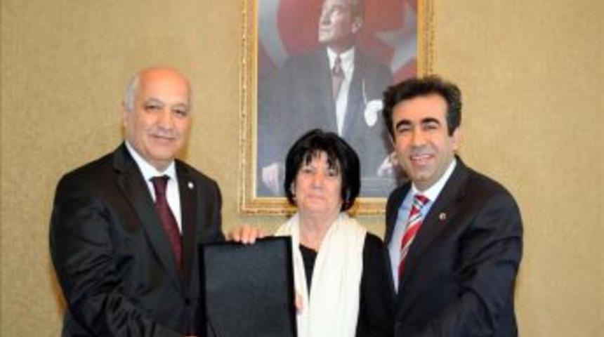 Vali G&uuml;zeloğlu: 'Deprem Değil Binalar &Ouml;ld&uuml;r&uuml;r' Anlayışını Felsefe Edindik