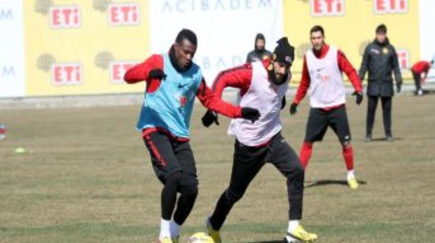 Eskişehirspor, Kardemir D.&Ccedil;. Karab&uuml;kspor Ma&ccedil;ı Hazırlıklarını S&uuml;rd&uuml;rd&uuml;