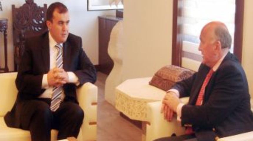 İngiltere B&uuml;y&uuml;kel&ccedil;isi'nden Mardin'e 'Mor Gabriel Manastırı' Ziyareti