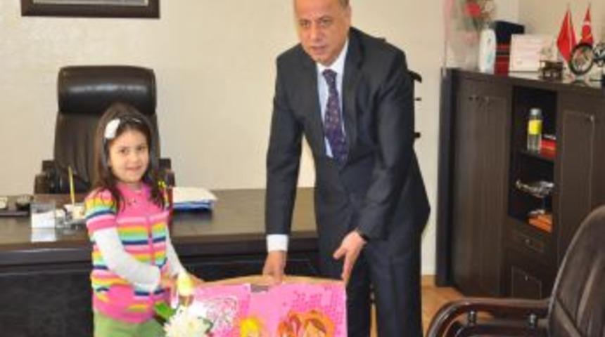 İstiklal Marşı'nı En Iyi Okuyan Öğrencilere Altın