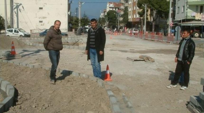 Burhaniye&rsquo;de K&uuml;t&uuml;phane Kavşağı&rsquo;na D&uuml;zenleme