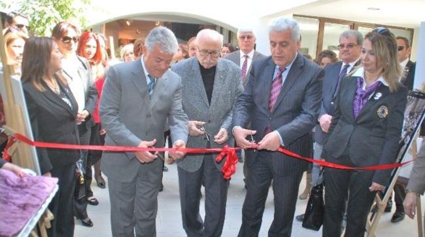 Marmaris'te 'atat&uuml;rk Ve T&uuml;rk Kadını Sergisi'