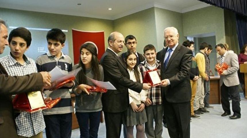 Bilgi Yarışmasında Dereceye Girenler &Ouml;d&uuml;llerdirildi