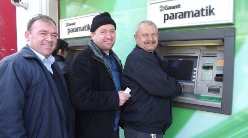 Ayvalık Belediyesi Personelinde Y&uuml;zler G&uuml;l&uuml;yor