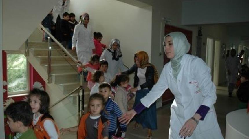 Anaokulu &Ouml;ğrencilerine Deprem Tatbikatı