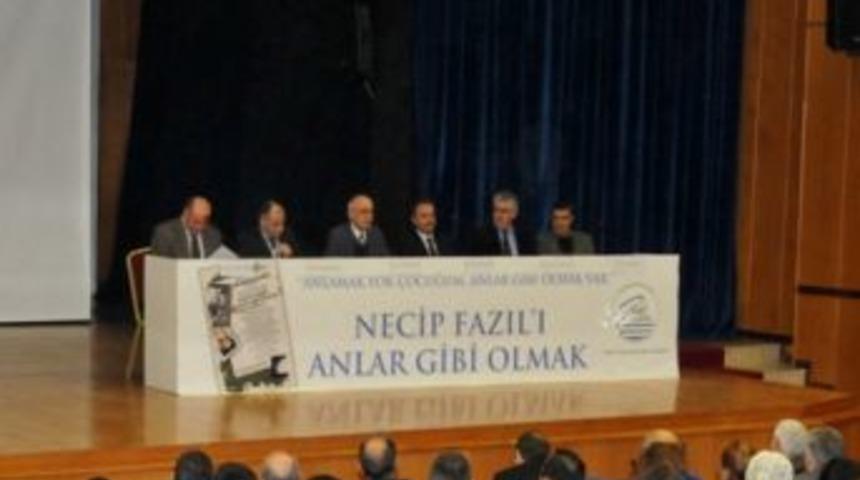 OM&Uuml;'l&uuml; &Ouml;ğrenci Ve Akademisyenler Necip Fazıl&rsquo;ı Anlamaya &Ccedil;alıştı