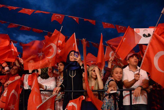Diyarbakır, Tunceli ve Elazığ'da 15 Temmuz anma programlarına binler katıldı