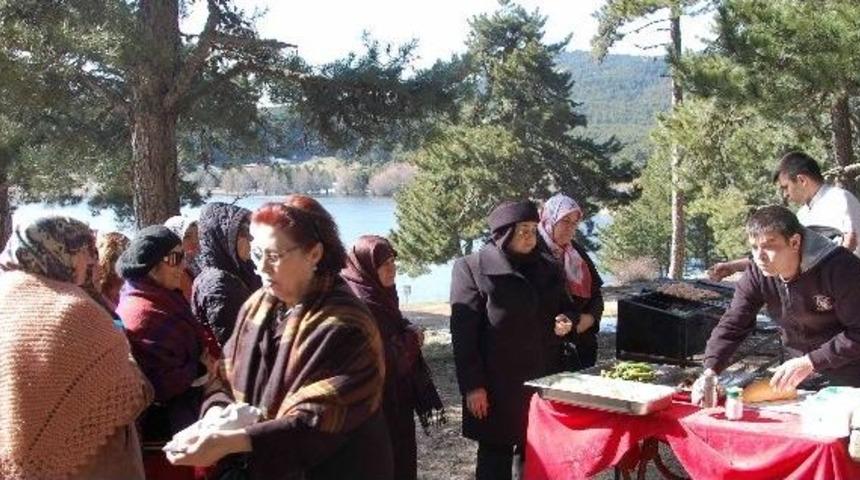 Kaplıca M&uuml;şterilerinin Zirvede Mangal Keyfi