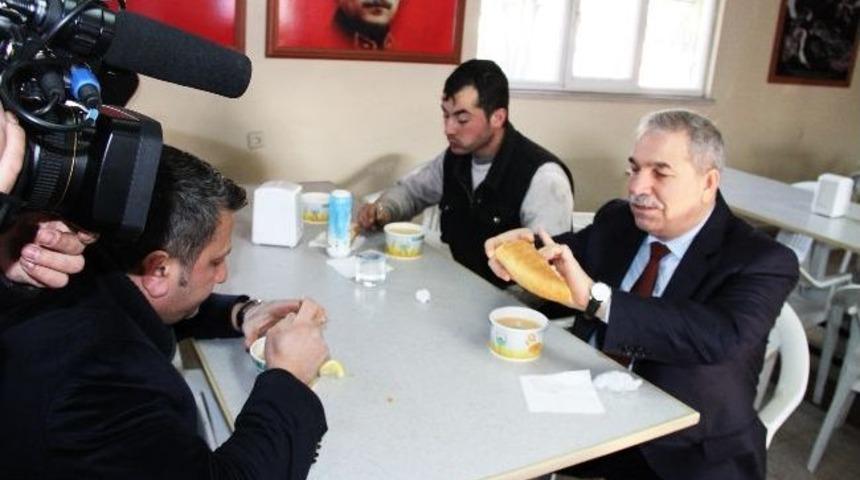 Demirtaş İş&ccedil;ilerle &Ccedil;orba İ&ccedil;ip Sohbet Etti