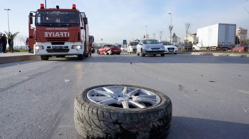 Karşı Şeride Ge&ccedil;en S&uuml;r&uuml;c&uuml;: Hız Pedalı Paspasa Takıldı