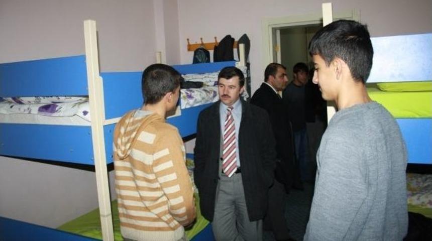 Ağrı Milli Eğitim M&uuml;d&uuml;r&uuml; Başak &Ouml;ğrenci Pansiyonu İnceledi
