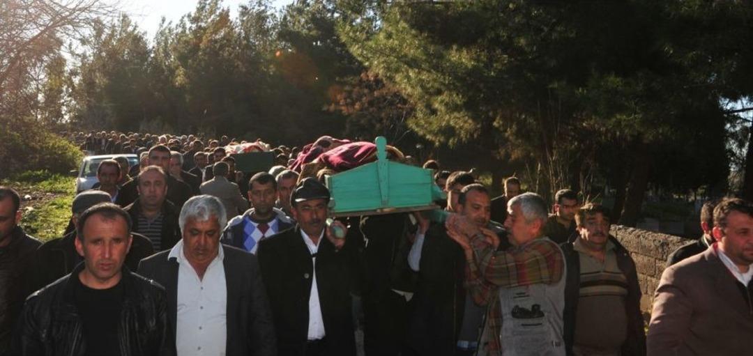 Arazi Kavgasında &Ouml;len Baba Ve Oğlu Toprağa Verildi
