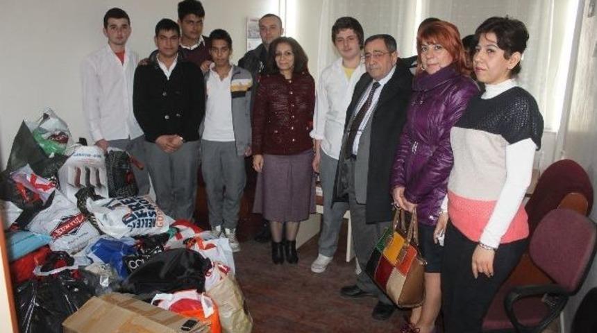 &Ouml;ğrencilerden 2 El Giysi Duyarlılığı