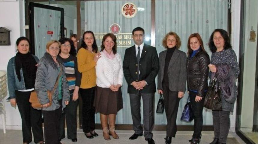 &Ouml;mer G&uuml;nel, T&uuml;rk Kadınlar Birliği &Uuml;yeleriyle Bir Araya Geldi
