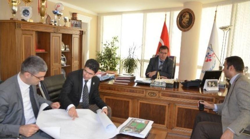 Erzurum&rsquo;a Yapılacak Olan Yeni Futbol Sahaları İ&ccedil;in Bug&uuml;n Zirve Yapılacak