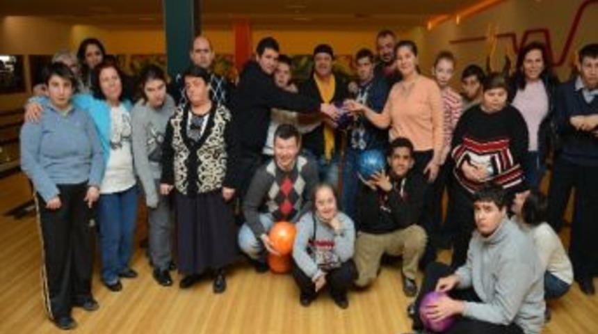 Engelliler Bowling İle Moral Depoladı