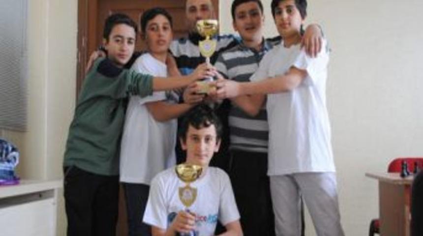 Hatice Avcı Koleji B&ouml;lgeler Arası Yarışmalarda Hakkari'yi Temsil Edecek