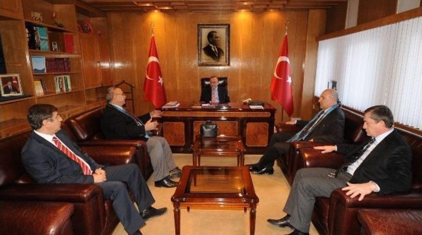 Van Heyeti Depremzedelere 61 Lirasını Bağışlayan Muhammet İ&ccedil;in Trabzon&rsquo;a Geldi