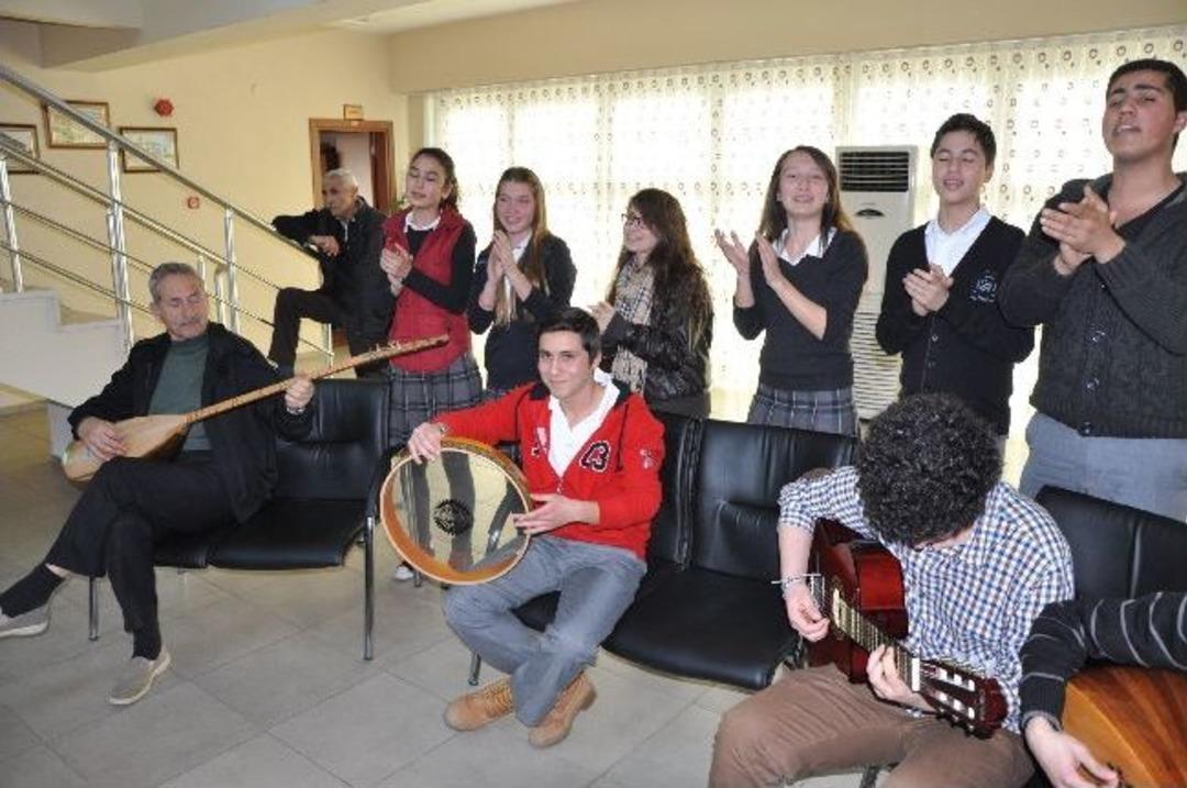 Huzurevi Sakinleri &Ouml;ğrencilerle Coştu