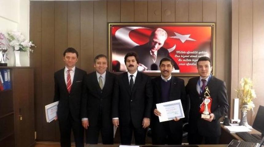 Masa Tenisi&rsquo;nde Salihli Vergi Dairesi Şampiyon Oldu