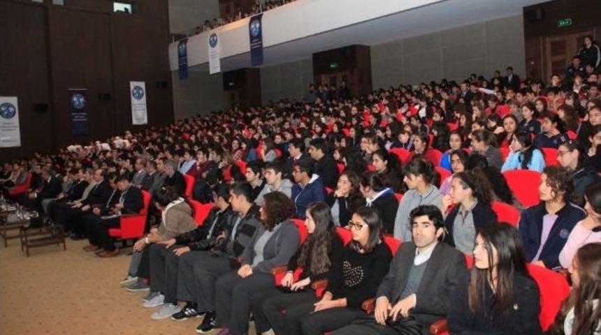 &lsquo;kınalı Kuzular&rsquo; Adlı Oyun B&uuml;y&uuml;k İlgi G&ouml;rd&uuml;