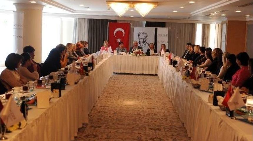 Yoksul Kadınlara Kredi Kartı