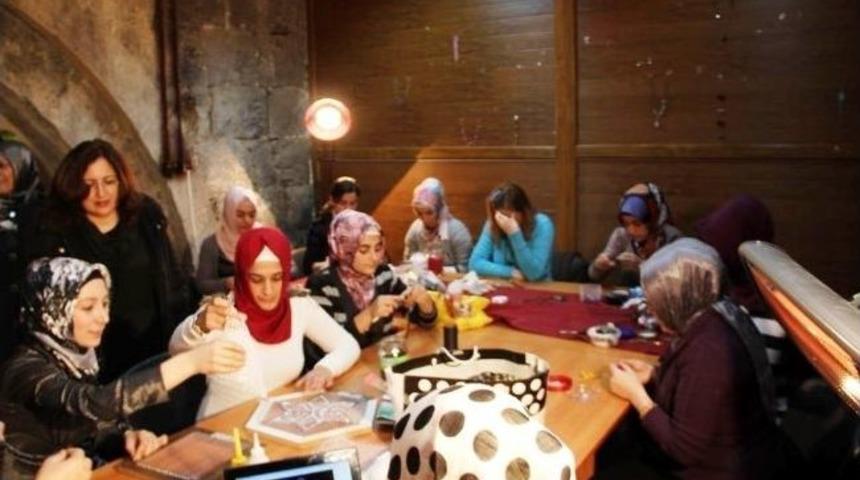 Vali Yurdakul&rsquo;un Eşi Emine Yurdakul Kursları Ziyaret Etti