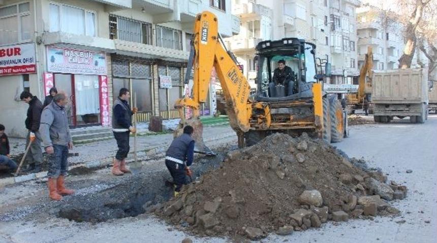 Ak&ccedil;akoca &Ccedil;ınar Caddesinde Hatların Yenileme Ve Baskı Beton &Ccedil;alışmalarına Başlandı