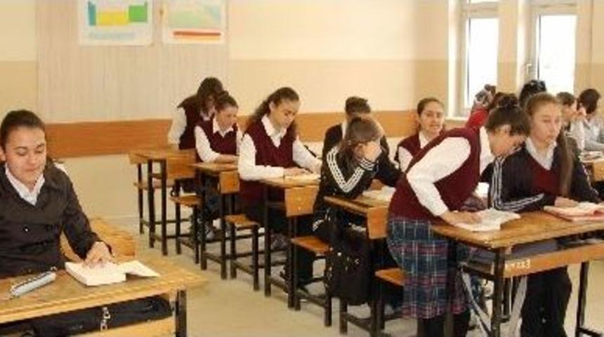 Simav Anadolu Kız Meslekte 20 Dakika Kitap Okuma Zorunluluğu