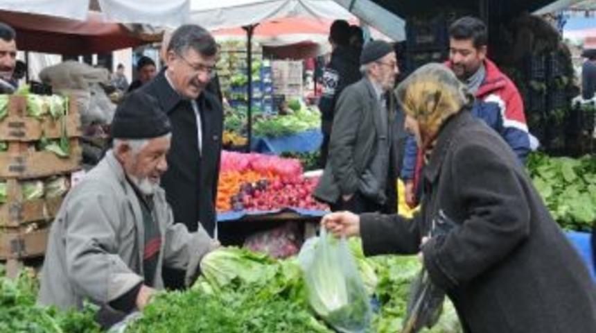 Belediye Başkanı Faruk Akdoğan Pazar Esnafını Ziyaret Etti