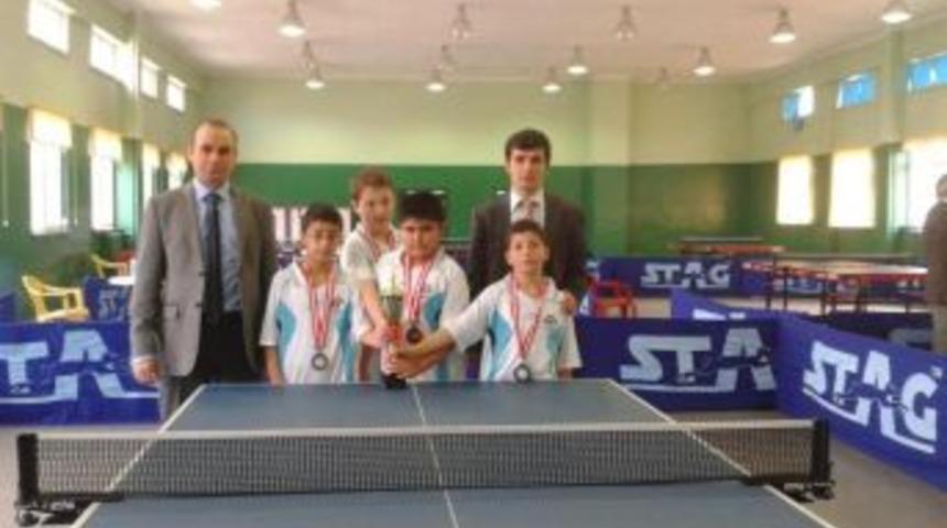 Masa Tenisinde il &uuml;&ccedil;&uuml;nc&uuml;s&uuml; oldular