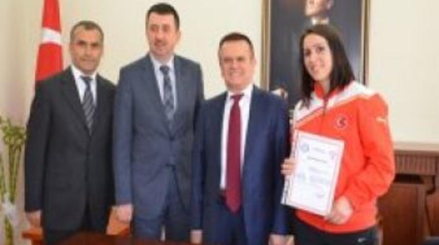 S&ouml;ke'den tekvando şampiyonu &ouml;ğretmen