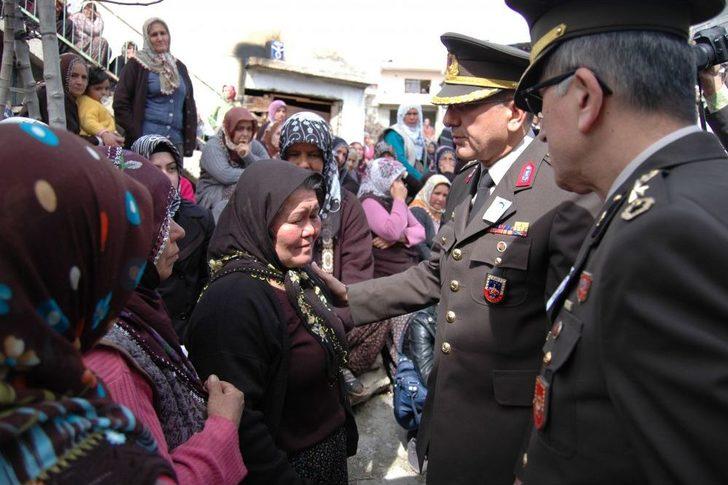 Tunceli'de Kalp Krizinden Ölen Asker Tarsus'ta Toprağa Verildi G1