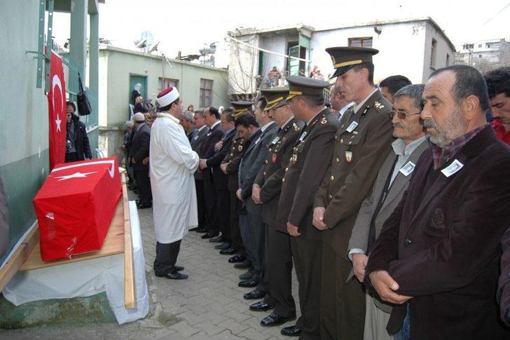 Tunceli'de Kalp Krizinden Ölen Asker Tarsus'ta Toprağa Verildi G2