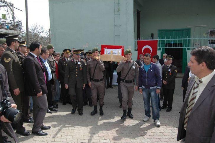 Tunceli'de Kalp Krizinden Ölen Asker Tarsus'ta Toprağa Verildi G4