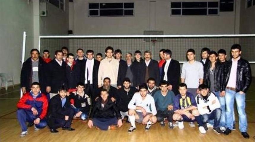 Erciş Kaymakamı Baran, K&ouml;yl&uuml; Gen&ccedil;lerle Sporda Buluşuyor