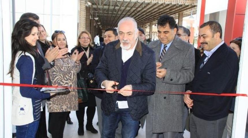 Avm&rsquo;de Kadınlar G&uuml;n&uuml; Resim Sergisi